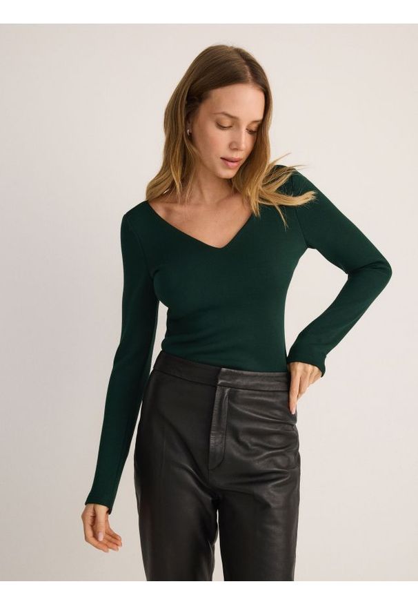 Reserved - Body z dodatkiem wiskozy - ciemnozielony. Kolor: zielony. Materiał: wiskoza. Długość: długie