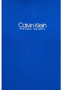 Calvin Klein bluza męska z nadrukiem. Kolor: niebieski. Materiał: dzianina, włókno. Wzór: nadruk