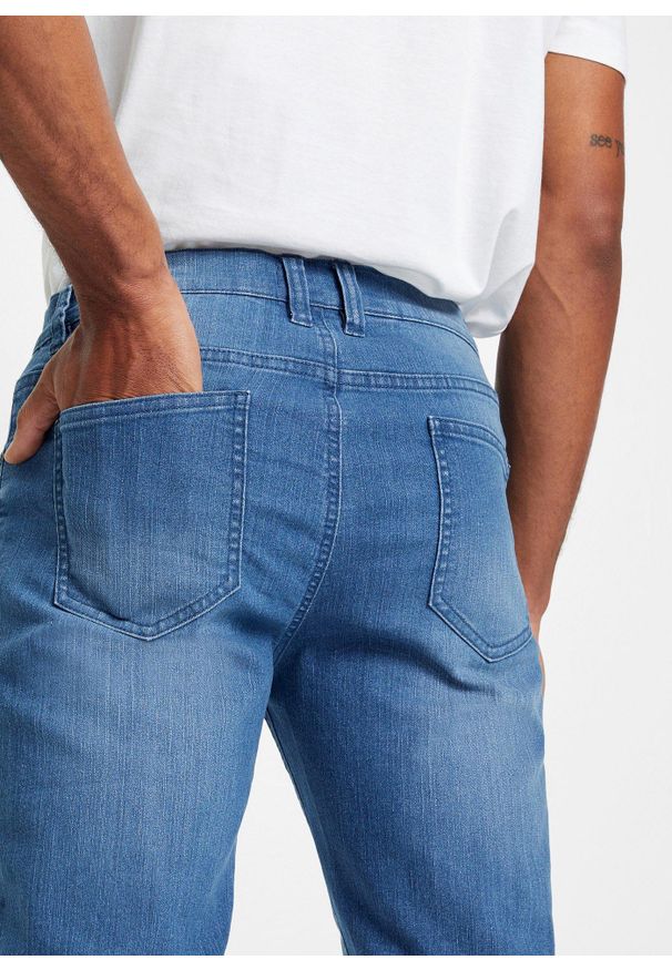bonprix - Lekkie dżinsy slim fit, straight. Kolor: niebieski