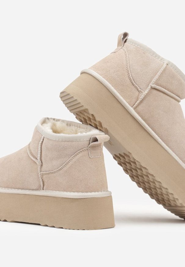 Renee - Beżowe Wsuwane Śniegowce z Zamszu Naturalnego na Grubej Podeszwie Mevilira. Zapięcie: bez zapięcia. Kolor: beżowy. Materiał: zamsz. Styl: elegancki