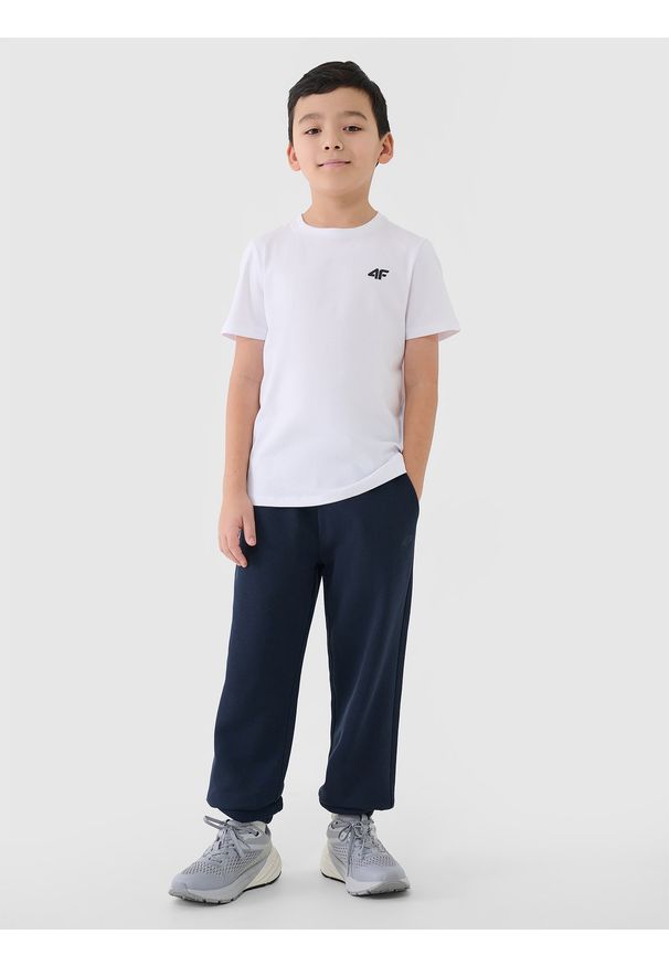 4f - 4F T-shirt regular gładki chłopięcy - biały 128 (7-8 lat). Okazja: na co dzień. Kolor: biały. Materiał: bawełna, jersey, dzianina. Długość rękawa: krótki rękaw. Długość: krótkie. Wzór: gładki. Sezon: lato. Styl: sportowy, klasyczny, casual
