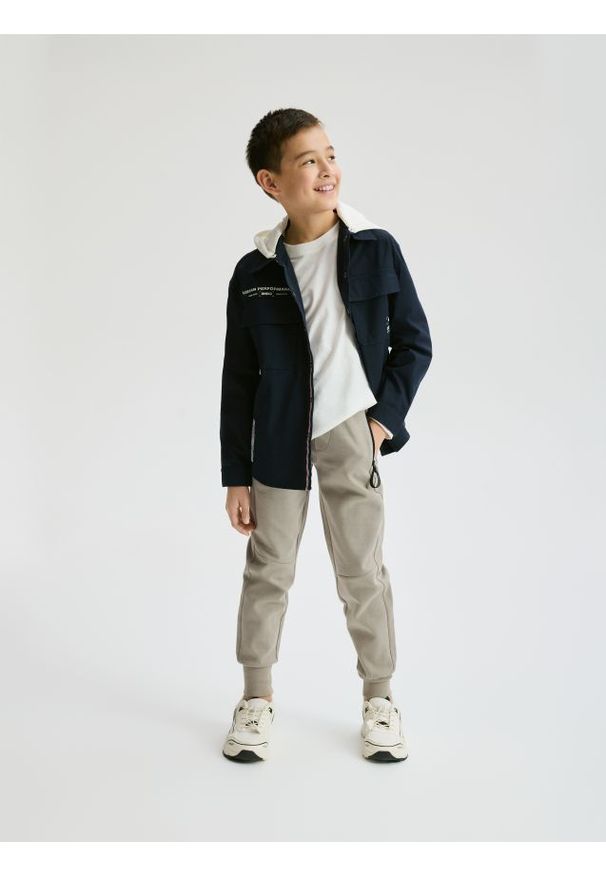 Reserved - Bawełniane spodnie jogger - beżowy. Kolor: beżowy. Materiał: bawełna