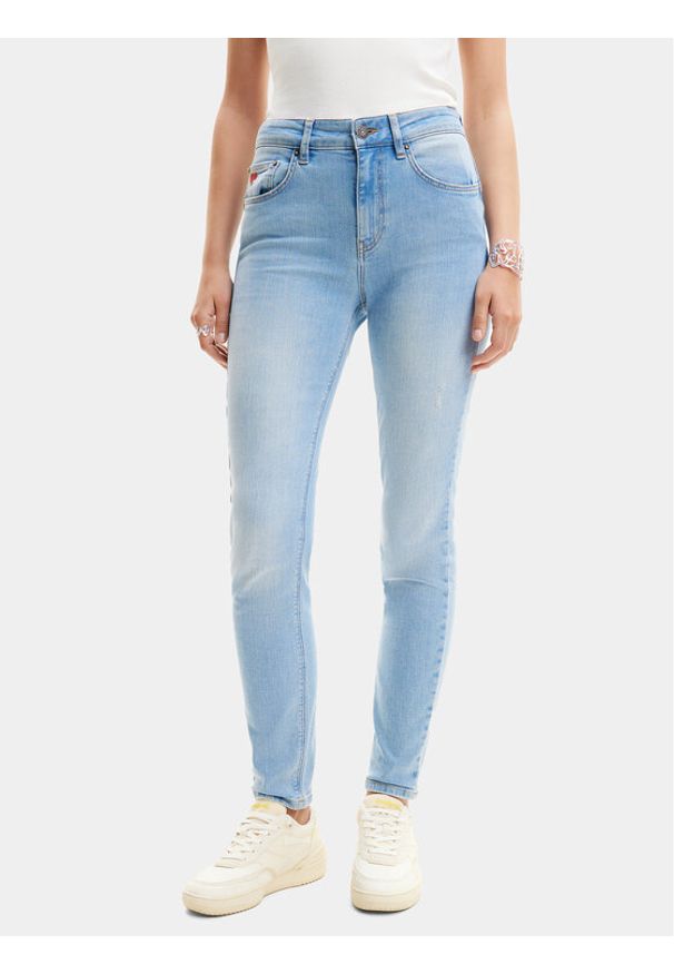 Desigual Jeansy Delaware 24SWDD26 Błękitny Slim Fit. Kolor: niebieski