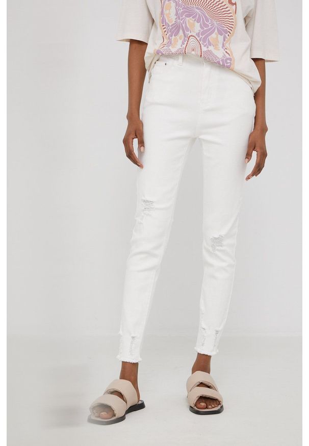 Answear Lab jeansy damskie kolor biały high waist. Stan: podwyższony. Kolor: biały. Styl: wakacyjny