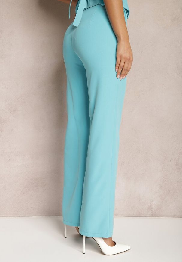 Renee - Niebieskie Spodnie w Kant w Garniturowym Stylu High Waist Jaessa. Stan: podwyższony. Kolor: niebieski. Styl: elegancki