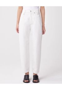 AGOLDE LOS ANGELES - Białe spodnie jeansowe Jean. Stan: podwyższony. Kolor: biały