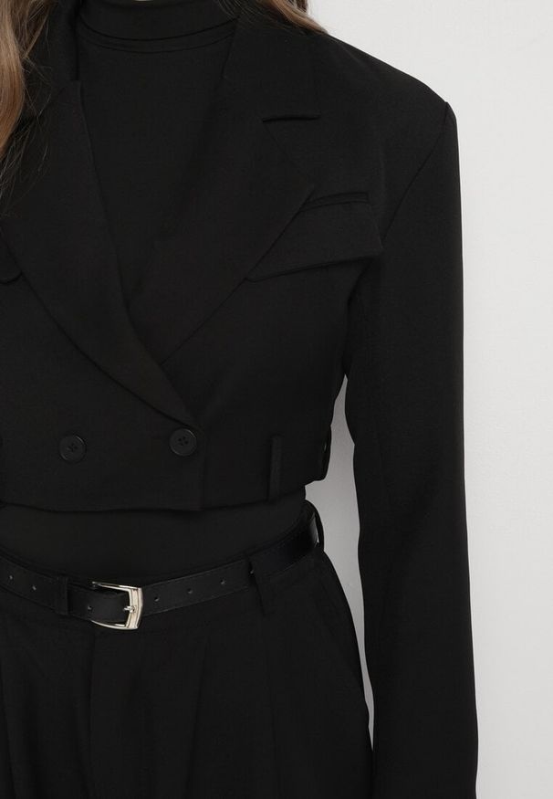 Born2be - Czarny Komplet Garniturowy z Krótką Marynarką i Spodniami z Paskiem Verithia. Kolor: czarny. Materiał: bawełna, jedwab