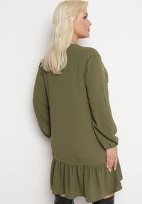 Born2be - Jasnozielona Koszulowa Sukienka Mini z Falbanką Brindel. Kolor: zielony. Typ sukienki: koszulowe. Długość: mini #5