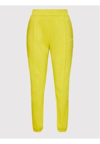 Nike Spodnie dresowe Sportswear Essential BV4089 Zielony Loose Fit. Kolor: zielony. Materiał: bawełna, dresówka
