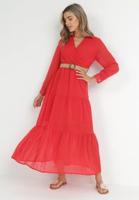 Born2be - Czerwona Sukienka z Kopertowym Dekoltem i Plecionym Paskiem Dirmi. Kolor: czerwony. Materiał: materiał. Typ sukienki: kopertowe