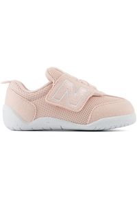 Buty niemowlęce New Balance NW1STPK – różowe. Zapięcie: rzepy. Kolor: różowy. Materiał: guma. Szerokość cholewki: normalna. Wzór: kolorowy #1