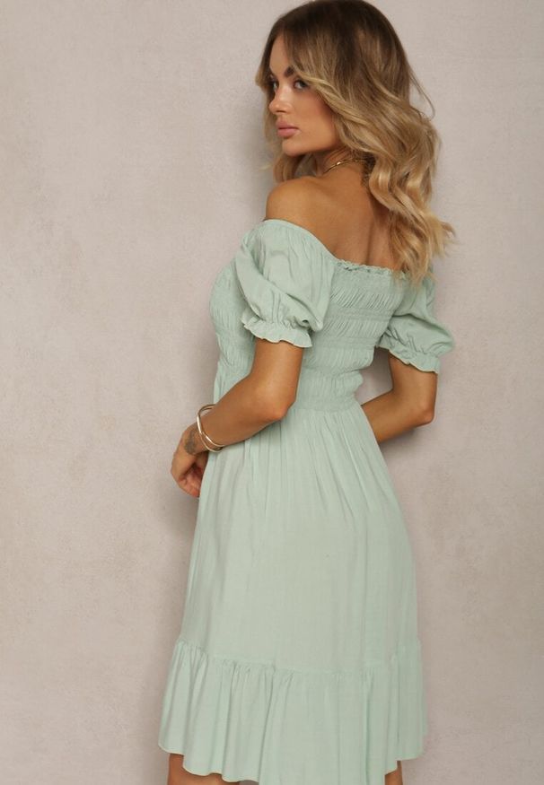 Renee - Zielona Bawełniana Sukienka o Rozkloszowanym Kroju z Gumką przy Dekolcie Moridia. Kolor: zielony. Materiał: bawełna. Typ sukienki: rozkloszowane. Styl: elegancki