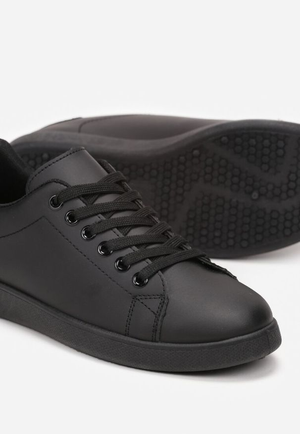 Renee - Czarne Wiązane Sneakersy z Cholewką przed Kostkę Starlee. Okazja: na co dzień, na spacer. Wysokość cholewki: przed kostkę. Kolor: czarny. Materiał: skóra. Szerokość cholewki: normalna. Sport: turystyka piesza, fitness