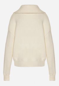 Born2be - Biały Sweter z Bawełną Wiskozą i Wełną Ozdobiony Sercem Monissea. Okazja: na co dzień, do pracy. Kolor: biały. Materiał: wełna, bawełna, wiskoza. Wzór: aplikacja. Styl: casual #7