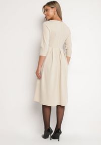 Born2be - Beżowa Rozkloszowana Sukienka z Rękawem 3/4 Nomiel. Okazja: na spotkanie biznesowe. Typ kołnierza: dekolt w kształcie V. Kolor: beżowy. Typ sukienki: rozkloszowane. Styl: klasyczny, elegancki, biznesowy #2