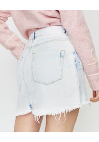 ONETEASPOON - Jeansowa spódnica tie-dye. Stan: podwyższony. Kolor: niebieski. Materiał: jeans. Wzór: aplikacja. Sezon: lato