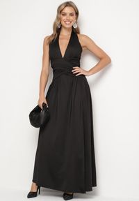 Born2be - Czarna Koktajlowa Sukienka z Marszczeniem Odkrytymi Plecami i Usztywnianymi Miseczkami Vamilina. Okazja: na imprezę. Kolor: czarny. Typ sukienki: proste. Styl: wizytowy #7