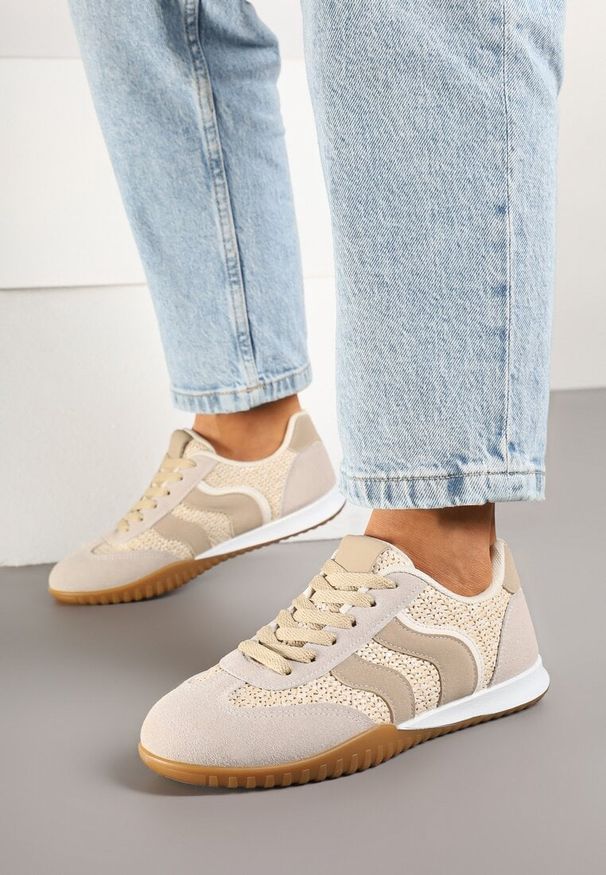 Renee - Ciemnobeżowe Sneakersy z Ozdobną Plecionką z Rafią Morloris. Okazja: na co dzień, na spacer. Kolor: beżowy. Materiał: jeans. Wzór: aplikacja, kwiaty. Obcas: na obcasie. Wysokość obcasa: średni. Sport: turystyka piesza