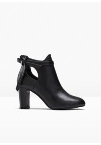bonprix - Krótkie botki z wycięciami. Kolor: czarny. Szerokość cholewki: normalna. Obcas: na obcasie. Wysokość obcasa: średni #1
