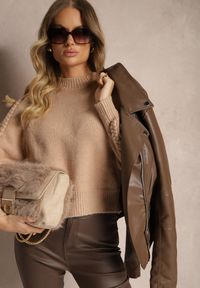 Renee - Ciemnobeżowy Sweter z Wiskozą i Splotem w Stylu Warkocz z Półgolfem Sinithia. Kolor: beżowy. Materiał: wiskoza. Wzór: ze splotem. Sezon: zima #4
