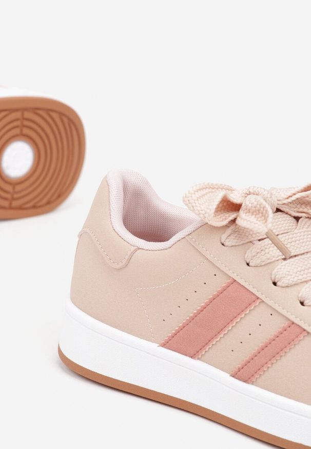 Renee - Różowe Sneakersy na Niskiej Platformie z Naszywkami Flordexia. Okazja: na co dzień. Kolor: różowy. Materiał: jeans. Wzór: aplikacja. Obcas: na platformie