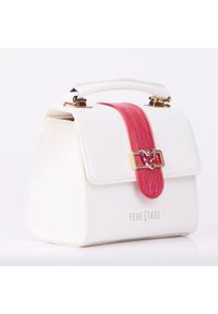 Inna - Torebka damska Femestage kuferek z ozdobnym neonowym pasem biała. Kolor: biały. Materiał: skórzane, matowe. Styl: elegancki #3