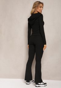 Renee - Czarny Prążkowany Komplet Dresowy z Krótką Zasuwaną Bluzą i Spodniami Dzwonami Kulolia. Kolor: czarny. Materiał: dresówka, prążkowany #3