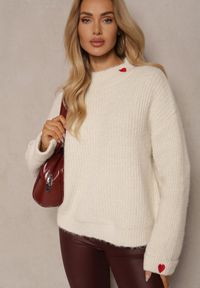 Renee - Beżowy Sweter z Wełną i Ozdobnym Sercem Tinnoriava. Okazja: na co dzień. Kolor: beżowy. Materiał: wełna. Długość rękawa: długi rękaw. Długość: długie. Styl: klasyczny, elegancki, casual #4