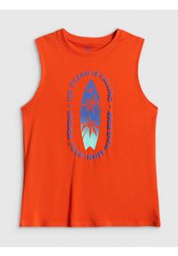 4f - 4F Koszulka bez rękawów regular z nadrukiem chłopięca - czerwona 152 (11-12 lat). Kolor: czerwony. Materiał: bawełna, skóra, materiał. Długość rękawa: bez rękawów. Wzór: nadruk. Sezon: lato #1