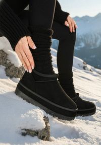 Born2be - Czarne Śniegowce Vices z Krótką Cholewką Ocieplone Futerkiem Grelfedi. Okazja: na co dzień. Kolor: czarny. Materiał: futro. Szerokość cholewki: normalna. Sezon: zima. Styl: casual, elegancki #1