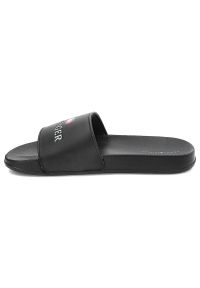 TOMMY HILFIGER - Czarne Klapki Tommy Hilfiger Modne Buty Na Lato. Okazja: na plażę. Kolor: czarny. Wzór: jodełka, nadruk. Sezon: lato. Styl: elegancki #6