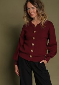 Born2be - Bordowy Kardigan z Wiskozą z Ozdobnymi Napami i Bufiastymi Rękawami Acallte. Okazja: do pracy. Kolor: czerwony. Materiał: wiskoza. Styl: klasyczny, elegancki