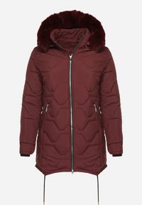 Born2be - Bordowa Klasyczna Kurtka z Pikowanymi Przeszyciami i Kapturem z Futerkiem Raffisa. Okazja: na co dzień. Kolekcja: plus size. Kolor: czerwony. Materiał: futro. Styl: klasyczny #6