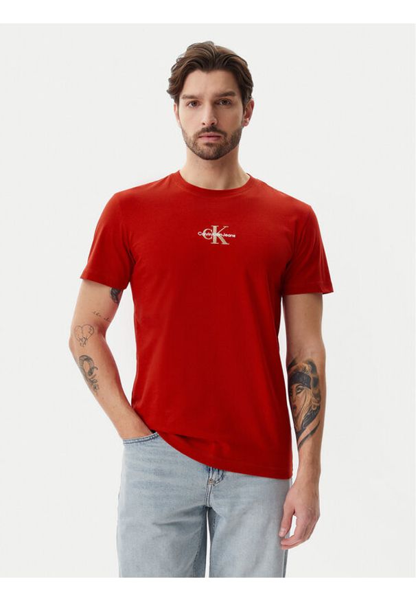 Calvin Klein Jeans T-Shirt Monologo J30J325649 Czerwony Regular Fit. Kolor: czerwony. Materiał: bawełna