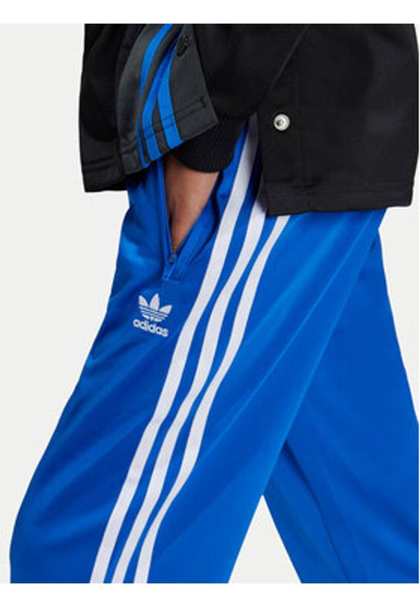Adidas - adidas Spodnie dresowe Firebird IY9803 Niebieski Regular Fit. Kolor: niebieski. Materiał: syntetyk