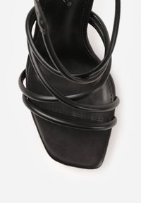 Born2be - Czarne Sandały na Geometrycznej Szpilce z Kwadratowym Noskiem Myssesis. Okazja: na co dzień. Zapięcie: sprzączka. Kolor: czarny. Wzór: geometria. Sezon: lato. Styl: wizytowy, casual, elegancki #2