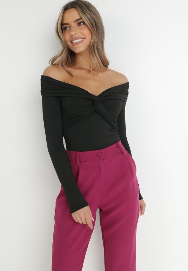 Born2be - Fuksjowe Spodnie Regular Fohan. Kolor: czerwony. Styl: elegancki, klasyczny