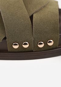 Renee - Zielone Klapki z Przekładanymi Paskami i Ozdobnymi Nitami Talysha. Okazja: na co dzień, na imprezę. Kolor: zielony. Materiał: skóra, koronka. Sezon: lato. Styl: casual, elegancki #8