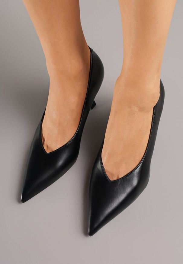 Born2be - Czarne Czółenka Vices na Obcasie Typu Kaczuszka ze Skórzaną Wkładką Sillpie. Okazja: na co dzień. Kolor: czarny. Materiał: skóra. Obcas: na obcasie. Styl: casual. Wysokość obcasa: średni