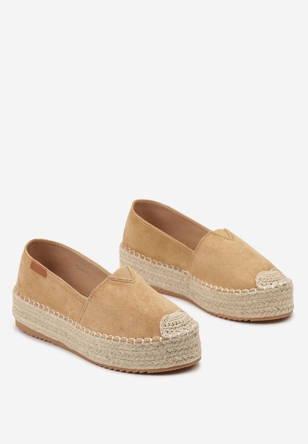 Renee - Ciemnobeżowe Espadryle z Imitacji Zamszu na Platformie z Jutowej Plecionki Mirrona. Kolor: beżowy. Materiał: zamsz. Obcas: na platformie