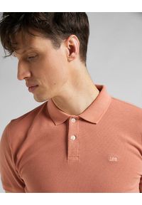 Lee - MESKA KOSZULKA LEE NAT DYE POLO RUST L65CQSUK. Typ kołnierza: polo #5