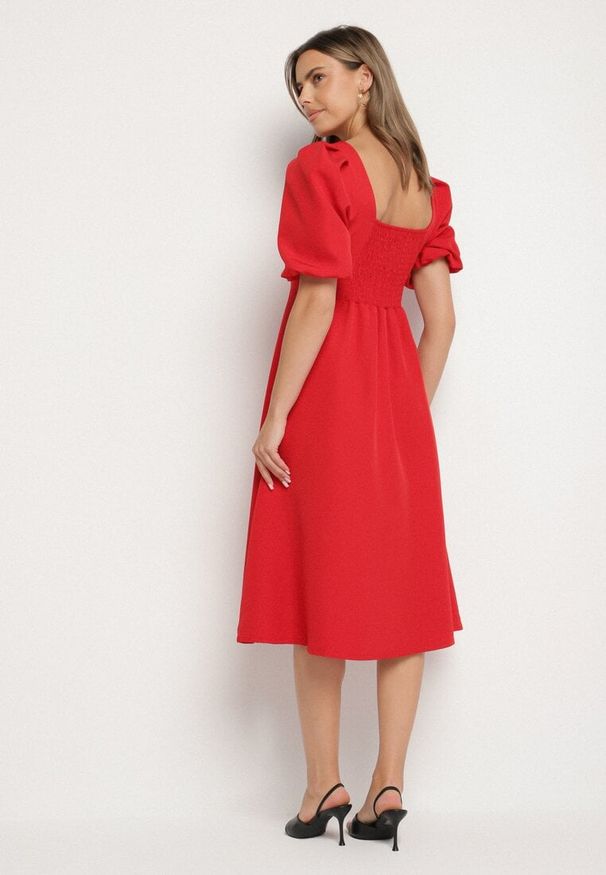 Born2be - Czerwona Sukienka o Rozkloszowanym Kroju z Bufiastymi Rękawami Melisseia. Kolor: czerwony. Styl: klasyczny