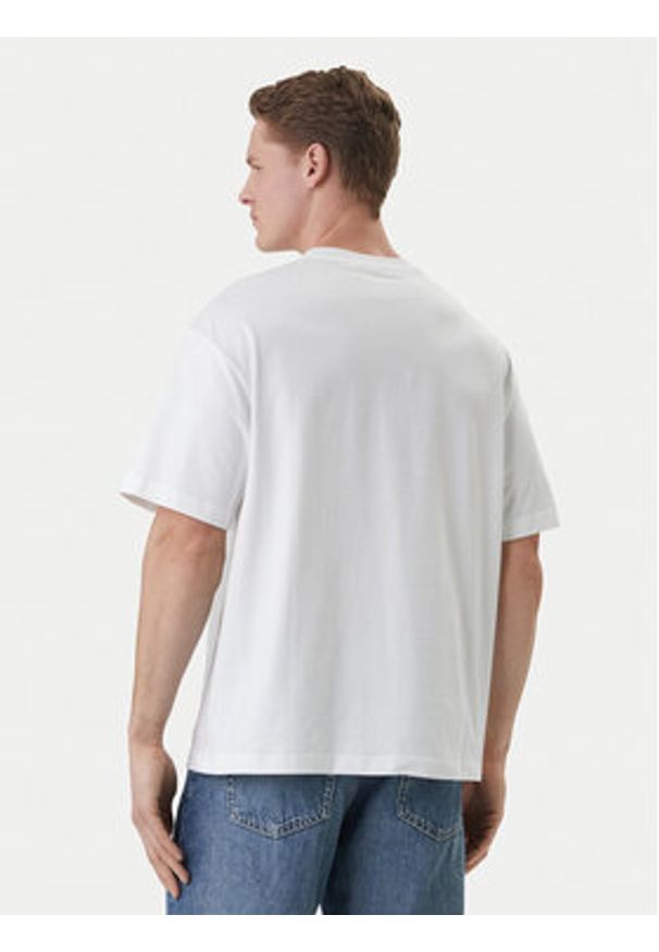 Calvin Klein Jeans T-Shirt LV04RF819G Biały Regular Fit. Kolor: biały. Materiał: bawełna