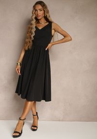 Renee - Czarna Basicowa Sukienka Vices o Rozkloszowanym Kroju Tolaneia. Okazja: na co dzień, na imprezę. Kolor: czarny. Styl: klasyczny, casual