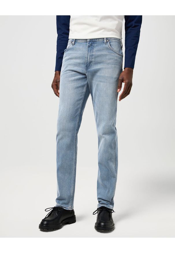 Wrangler - MESKIE SPODNIE WRANGLER GREENSBORO GREY LIGHT 112370850