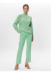 Gina Tricot Spodnie materiałowe Jane 19188 Zielony Regular Fit. Kolor: zielony. Materiał: materiał, syntetyk #4