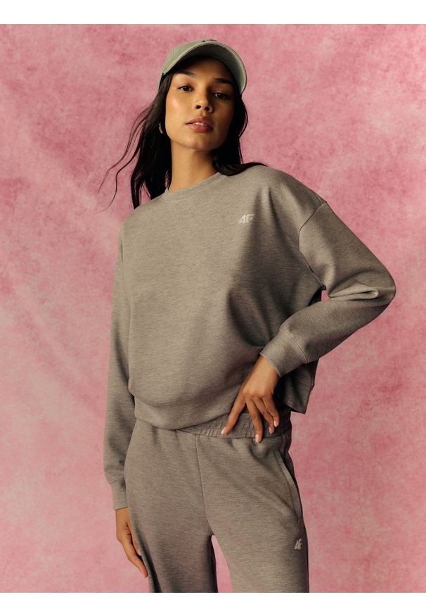 4f - 4F Bluza dresowa regular bez kaptura damska - szara XS. Okazja: na co dzień. Typ kołnierza: bez kaptura. Kolor: szary. Materiał: dresówka. Wzór: gładki. Styl: casual