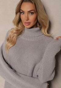 Renee - Szary Casualowy Golf Ittalora. Okazja: na co dzień. Typ kołnierza: golf. Kolor: szary. Materiał: jeans. Długość rękawa: długi rękaw. Długość: długie. Wzór: aplikacja. Styl: casual #4