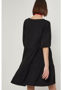 medicine - Medicine sukienka bawełniana kolor czarny mini rozkloszowana. Kolor: czarny. Materiał: bawełna. Długość rękawa: krótki rękaw. Wzór: gładki. Typ sukienki: rozkloszowane. Długość: mini #6