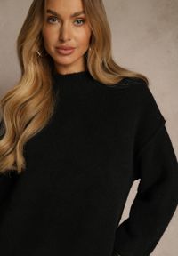 Renee - Czarna Dzianinowa Sukienka z Dodatkiem Wełny o Pudełkowym Kroju Nesava. Okazja: na co dzień. Kolor: czarny. Materiał: dzianina, wełna. Typ sukienki: proste. Styl: casual #4